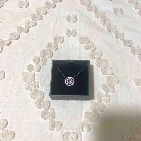 NIC & SYD Swarovski Crystal Necklace - Picture 2 of 6